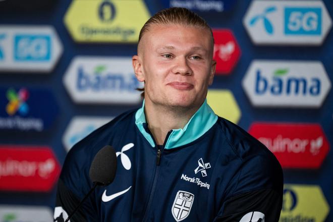 太阳报：麦克托米奈领意甲最佳球员奖，被女友透视着装抢风头（太阳报：麦克托米奈加冕意甲最佳，女友透视造型抢尽风头）