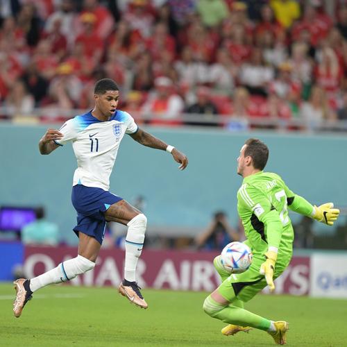 扑救率85.2%场均丢球0.57，斯维拉尔两项数据五大联赛门将第一（85.2%扑救率、场均0.57失球，斯维拉尔双项数据居五大联赛门将之首）