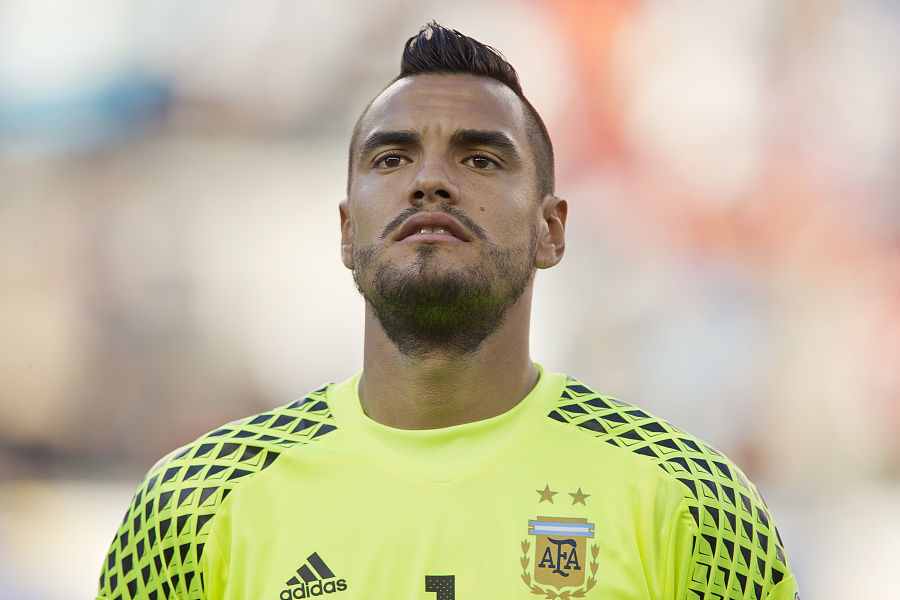 姆伯莫上赛季开始共打进21粒联赛非点球进球，位列欧洲第一（自上赛季开打至今，姆伯莫联赛非点球21球，高居欧洲第一）