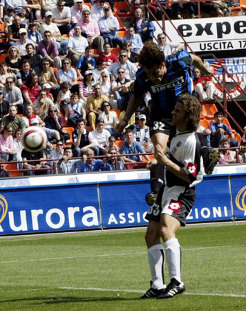 卫报：道曼全家都是阿森纳球迷，因此坚定选择加盟阿森纳青训（卫报：因全家皆为阿森纳拥趸，道曼果断投身阿森纳青训营）