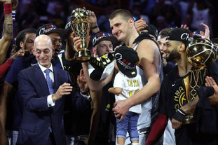 意甲11月最佳球员候选：迈尼昂、劳塔罗、瓦尔迪入选（意甲11月最佳球员候选名单：迈尼昂、劳塔罗、瓦尔迪在列）