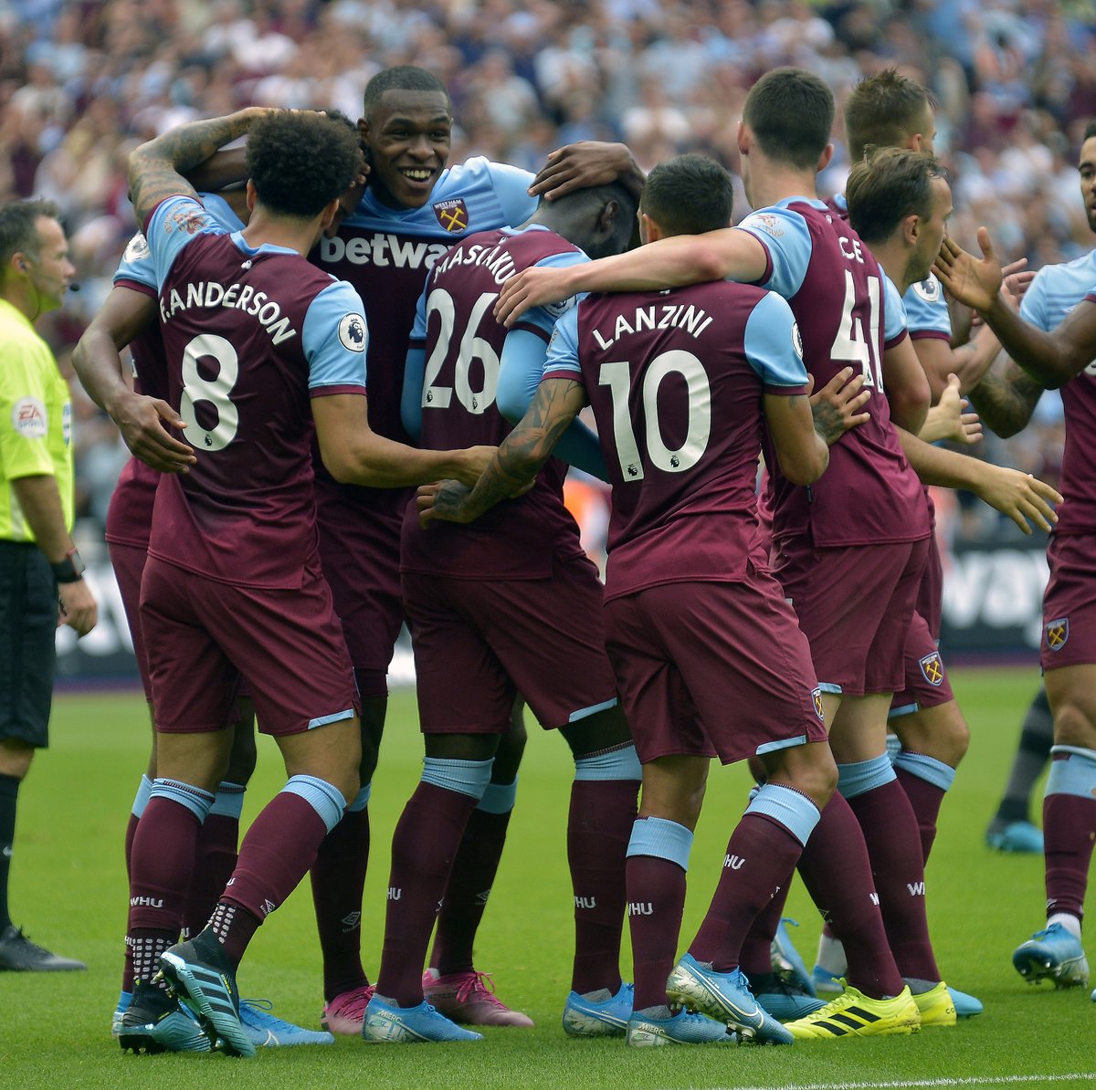 C罗：曼联的复兴必须要指望一群聪明人，就像多年前一样（C罗：曼联想重回巅峰，必须倚仗一群聪明人，如同当年）